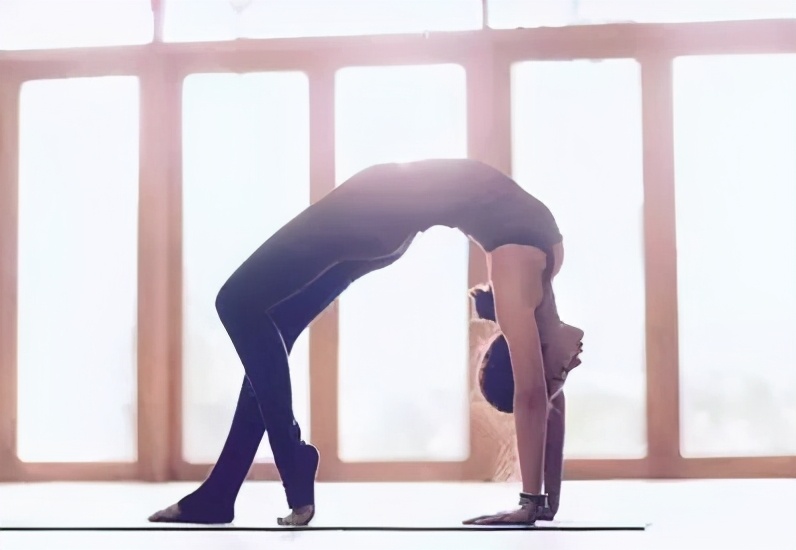 瑜伽轮式起不来动态图,瑜伽轮式手推不起来是什么原因