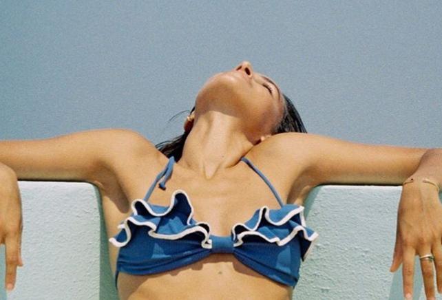 让小胸女、肉肉女不再害怕沙滩，美胸、显瘦的比基尼挑选法大公开