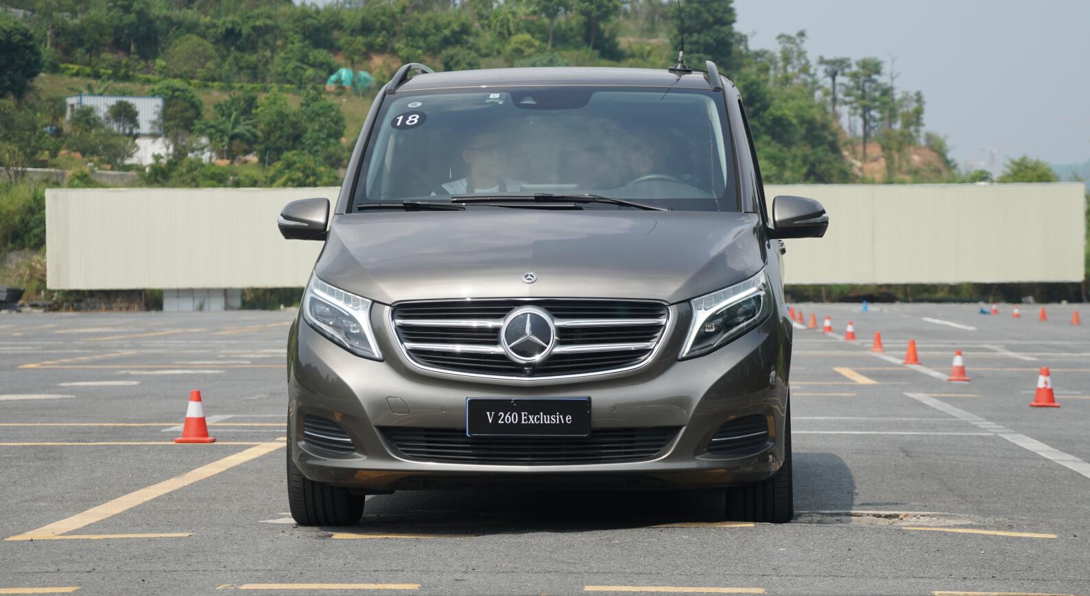 奔驰mpv埃尔法,奔驰v级不比埃尔法有面子吗