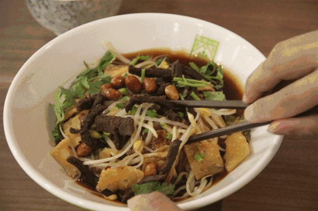 鍚冨湪娴峰彛鐜╁湪涓変簹浣忓湪鐞兼捣,鐜╁湪涓変簹鍚冨湪娴峰彛浣忓湪鐞兼捣