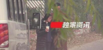 朱亚文硬汉也会秀恩爱,朱亚文行走的荷尔蒙真实的暖男