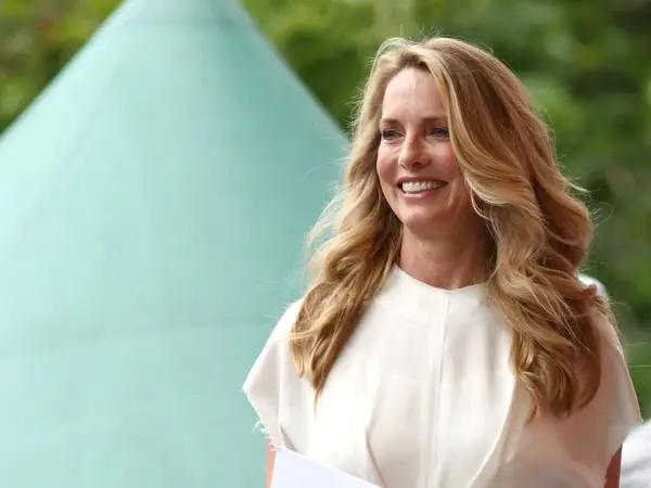 裸捐250亿美元揭露富豪最大的阴谋,乔布斯遗孀裸捐250亿美元给谁