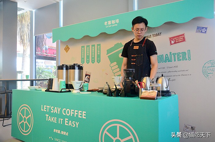 手推咖啡车起家，这家咖啡厅有何秘诀，七年开店遍布鹭岛？