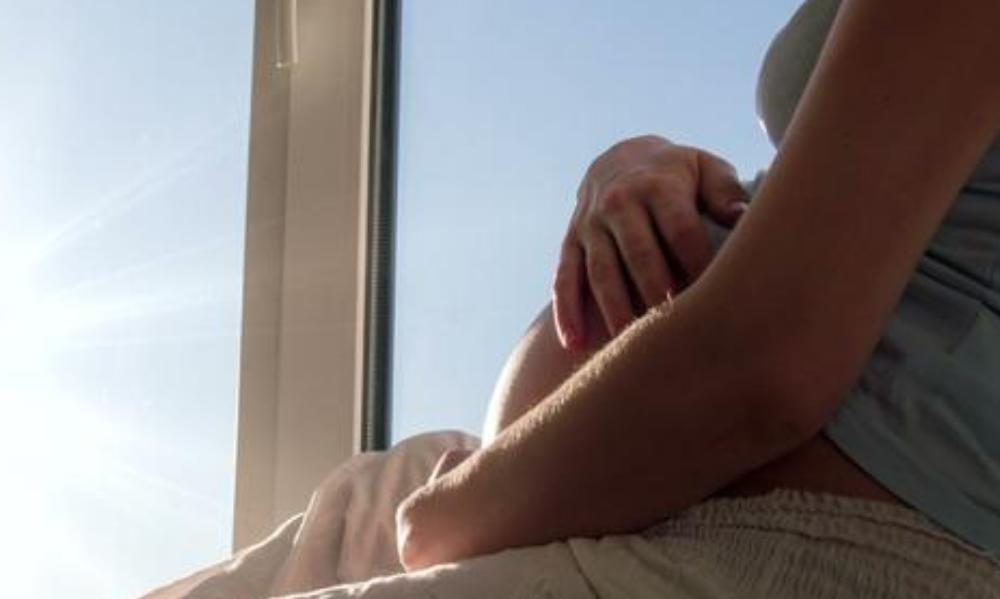 过预产期宝宝不怎么动,过预产期迟迟不发动的孩子