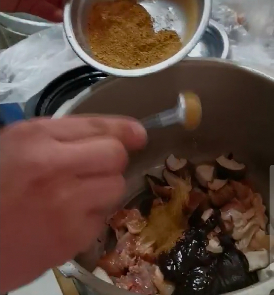 黄焖鸡教程正宗黄焖鸡酱料,正宗黄焖鸡有哪些酱料和小料