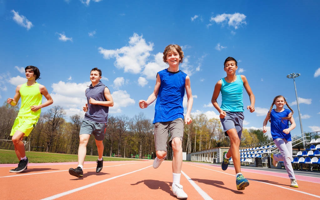 成年人试穿优衣库童装,成人穿大码童装吗