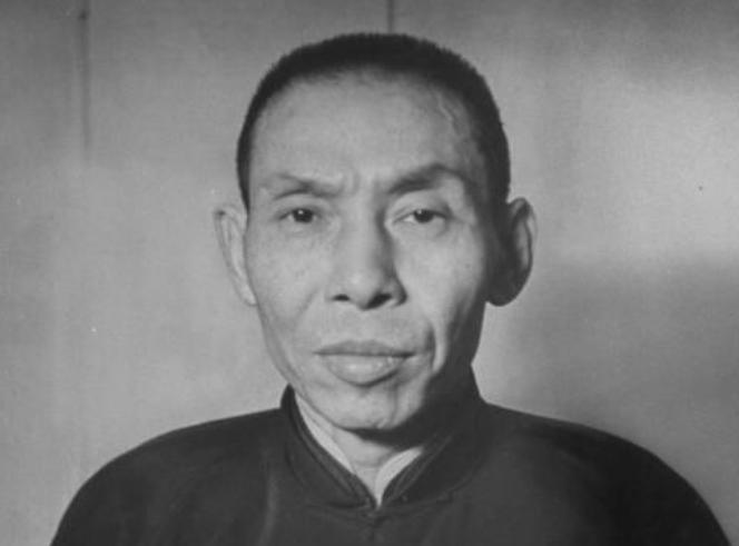 晚年杜月笙，蒋介石拉拢，大陆挽留，却还是挤在一个三室一厅小窝