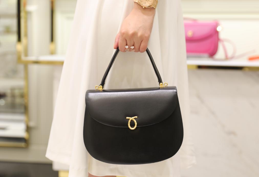 英国女王拿过的包包,英国伊丽莎白女王二世包包