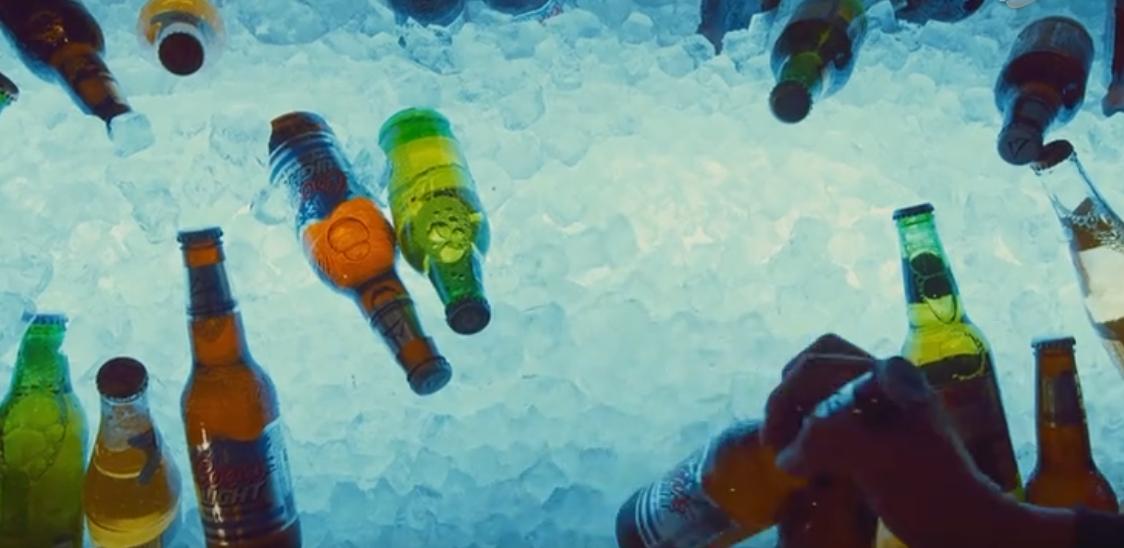 又渴又疼！手臂被石头卡住五天五夜？这部电影告诉你如何断臂求生