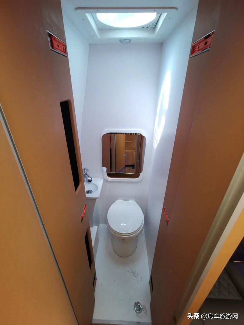 福客特进口福特商旅房车,福客特四驱越野商务单人房车