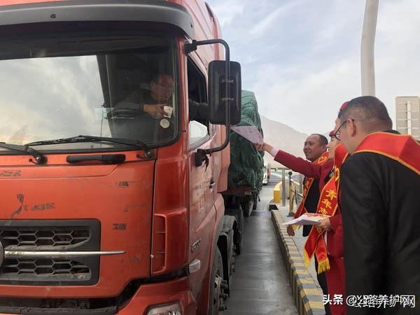 *疆新**喀什公路管理局“学雷锋志愿服务”系列活动如荼如火