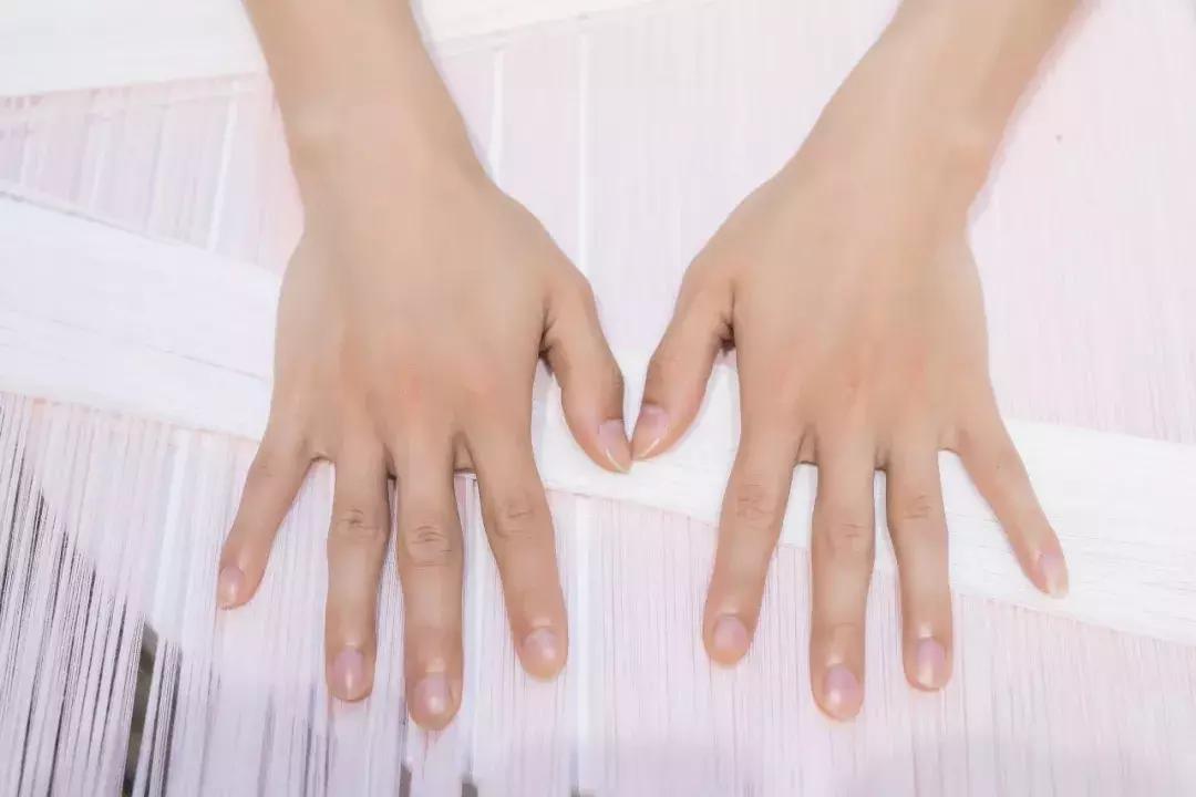 我应该给这些被骗来做美甲的男生道个歉