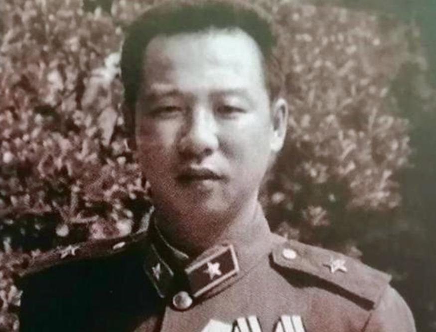 越战老兵回到曾经战斗过的地方,越战老兵讲述当年挡子弹