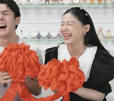 撩男神,炒CP,如此“做作”的金靖真能变成贾玲的接班人?