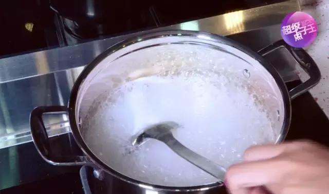 熬粥总是溢锅看这里帮你解决,煮米粥总是溢锅怎么办