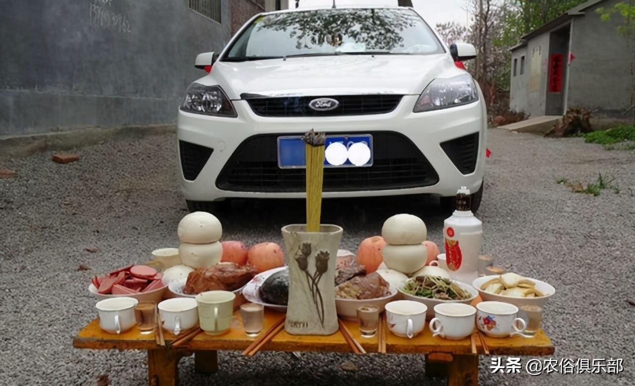 下葬三天圆坟有何讲究,北方下葬圆坟习俗