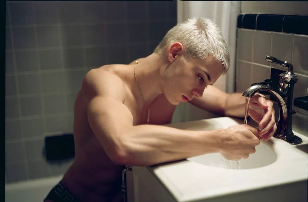 大二学生感染hiv,家人的温暖让他重拾希望!