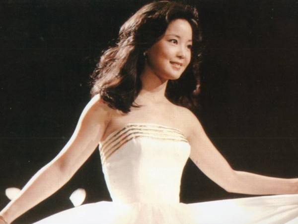 邓丽君甜蜜蜜经久不衰,经典邓丽君甜蜜蜜听一遍就醉