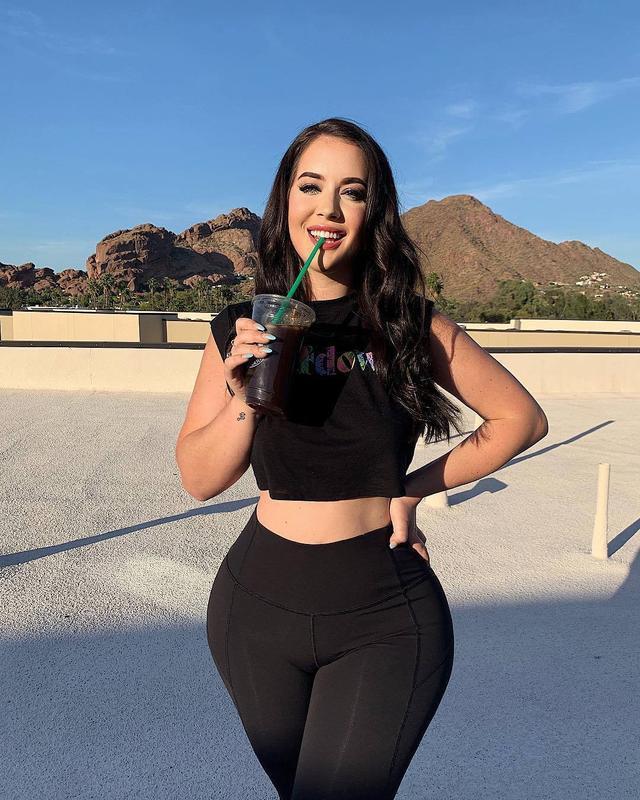 大码模特肥胖身材没有丝毫赘肉感,大码模特600斤却没有赘肉