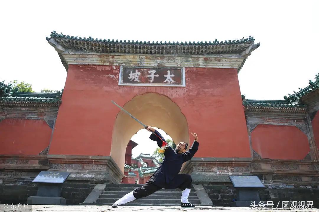 武当山道士戴什么道冠,武当山的道士属于哪派