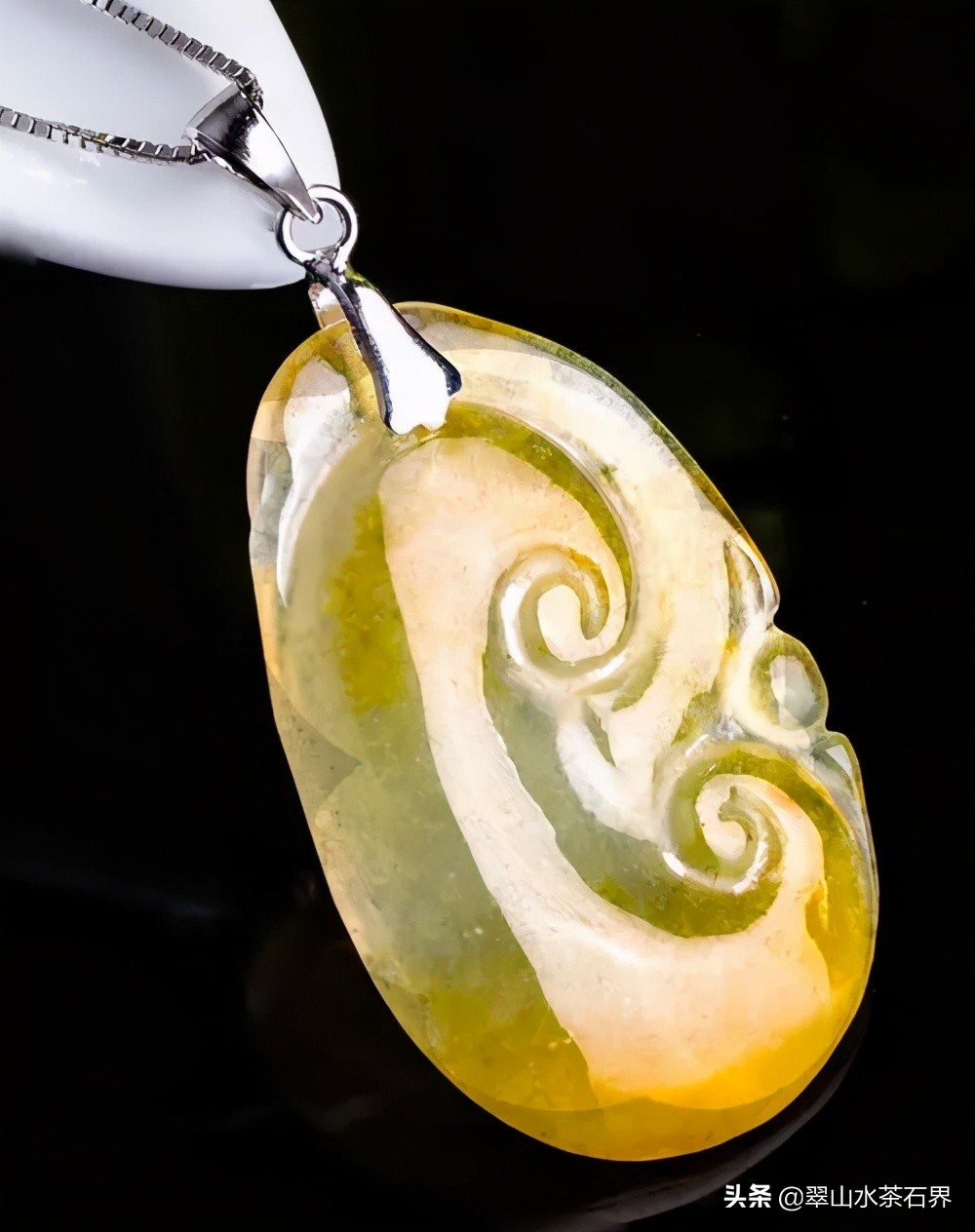 不同颜色翡翠含的元素,不同种类绿色的翡翠