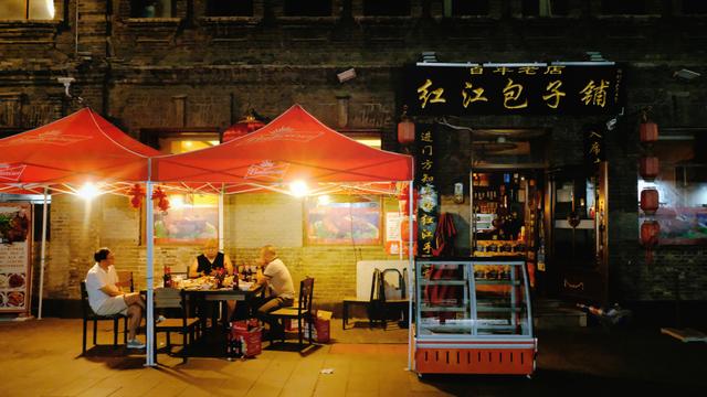 这个北方城市水质比南方还好街景很“洋气”满大街都是美女