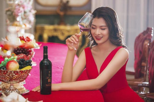 收藏白酒五粮液好还是茅台好,收藏红酒和白酒哪个好