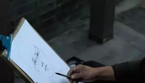 美术生哭完了继续画,气哭老师的美术生