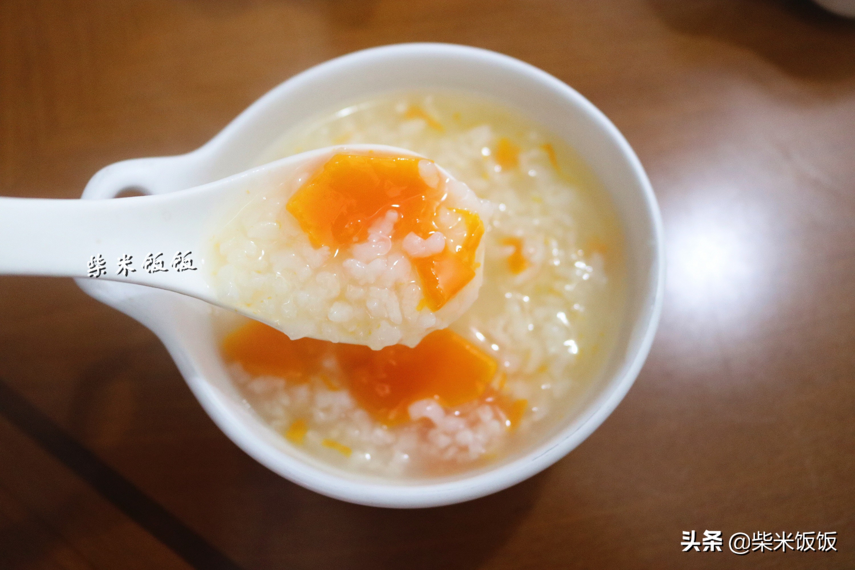 青菜南瓜粥油酥饼搭配,早餐荞麦卷饼搭配汤