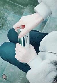 买了个保温杯,结果里面塞满了口红,这是买到假货了?