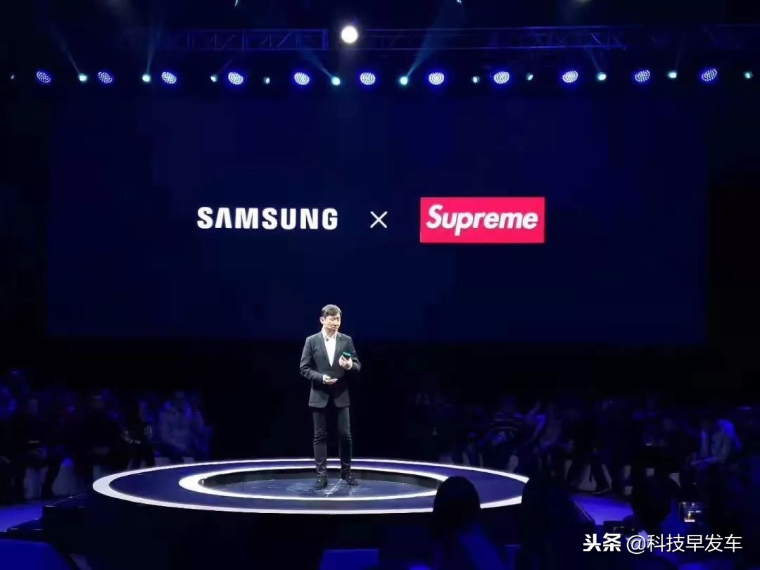 supreme和三星联名耳机,三星a8s发布会联动supreme