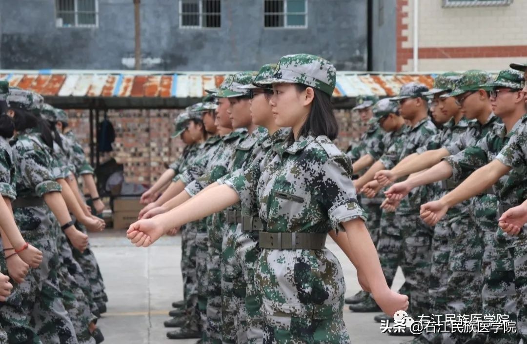 军训和教官发生的趣事,军训和教官甜蜜小事