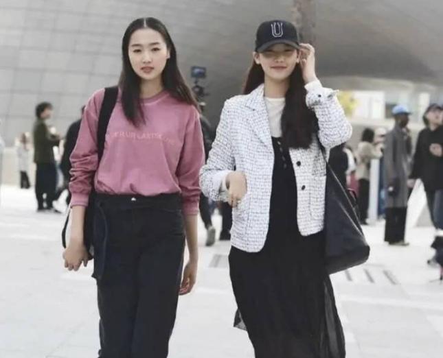 韩国美女的穿搭都离不开这几件,韩国女生穿搭街拍