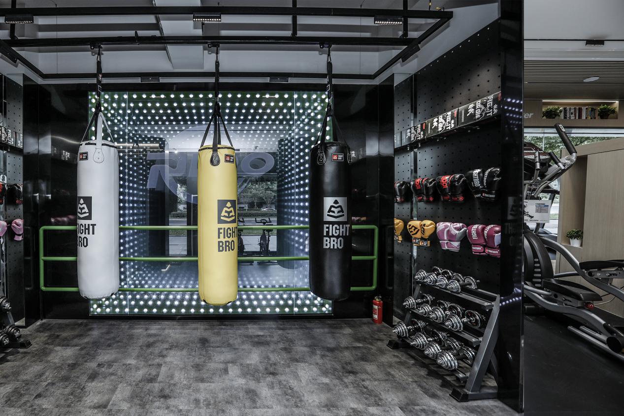 时尚健身健康生活成都首家具有网红气质的健身器材连锁店今日开业