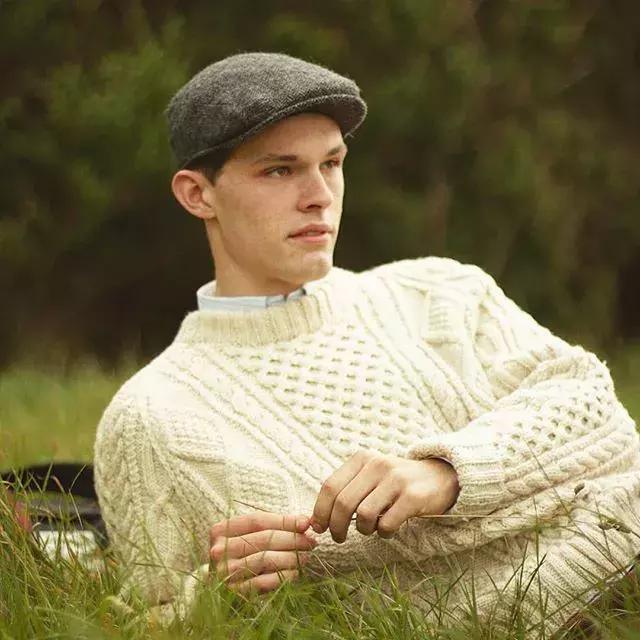 毛衣是冬季的基础单品,毛衣要更适合寒冬