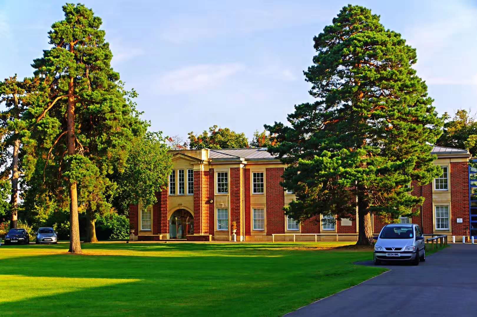 英国有多少所公学,英国十大顶级公办公学