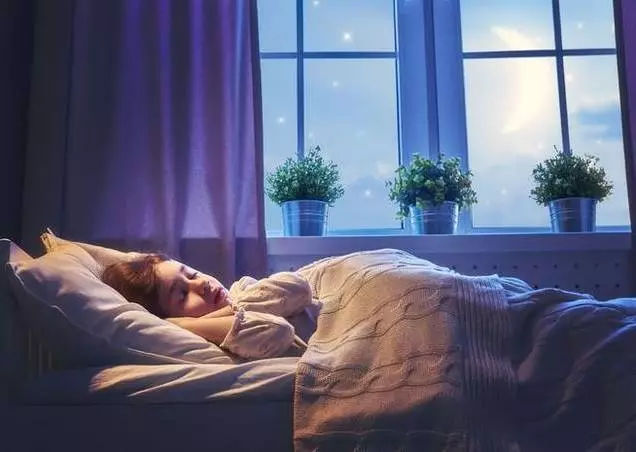 什么样的睡姿对心脏压力最小,睡觉朝左睡心脏疼咋回事