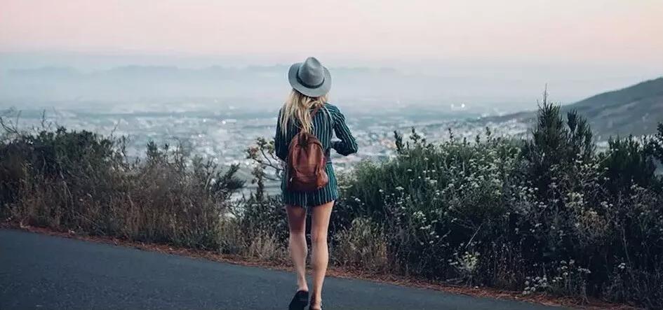 不好意思这句话应该怎样解释呢,不好意思这个词语的由来