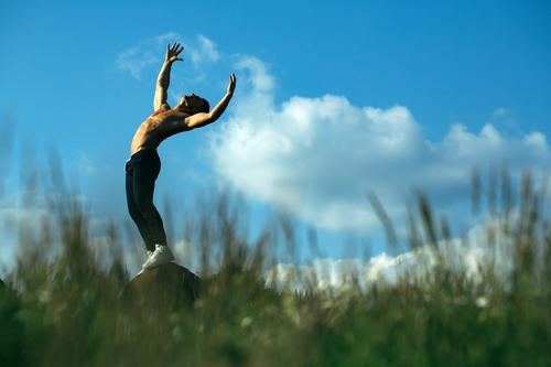 高抬腿每天练多少下才有效,100个高抬腿训练方法