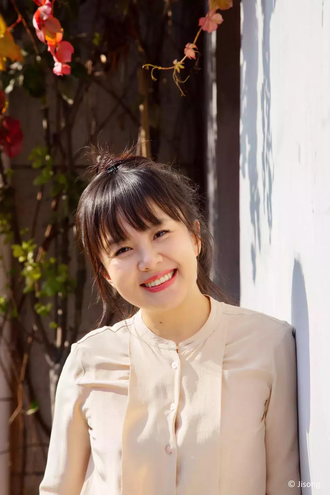 他是“毒包书皮”引爆者，在公益和商业间将企业营收干到近亿