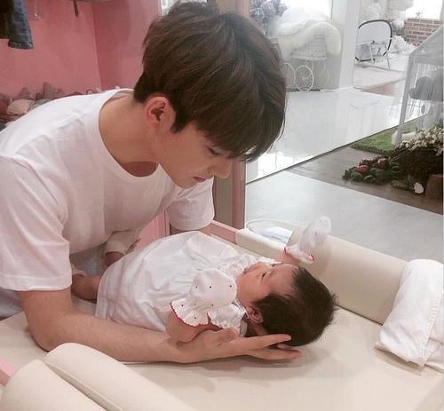 相差18岁的中韩“母子恋”，原本不被看好，如今孩子3岁令人羡慕