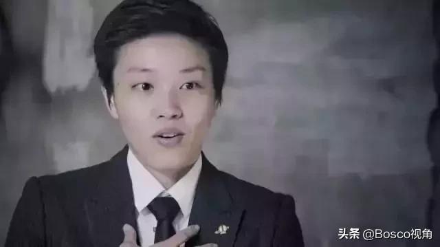 那些藏起乳房的女孩