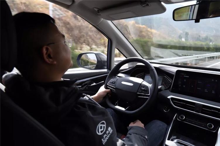 上汽大通maxusg50试驾,上汽大通g50试驾对比广汽传祺gm6