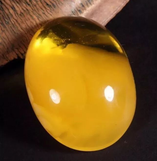 各种造假蜜蜡都会暴露出真身,蜜蜡造假的6大内幕学会避免被宰