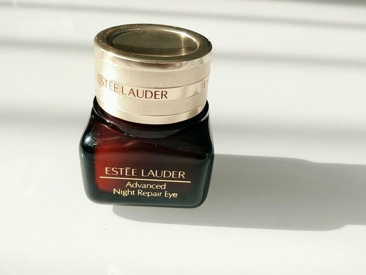 眼霜涂得好真的不显老,眼霜擦与不擦有什么区别