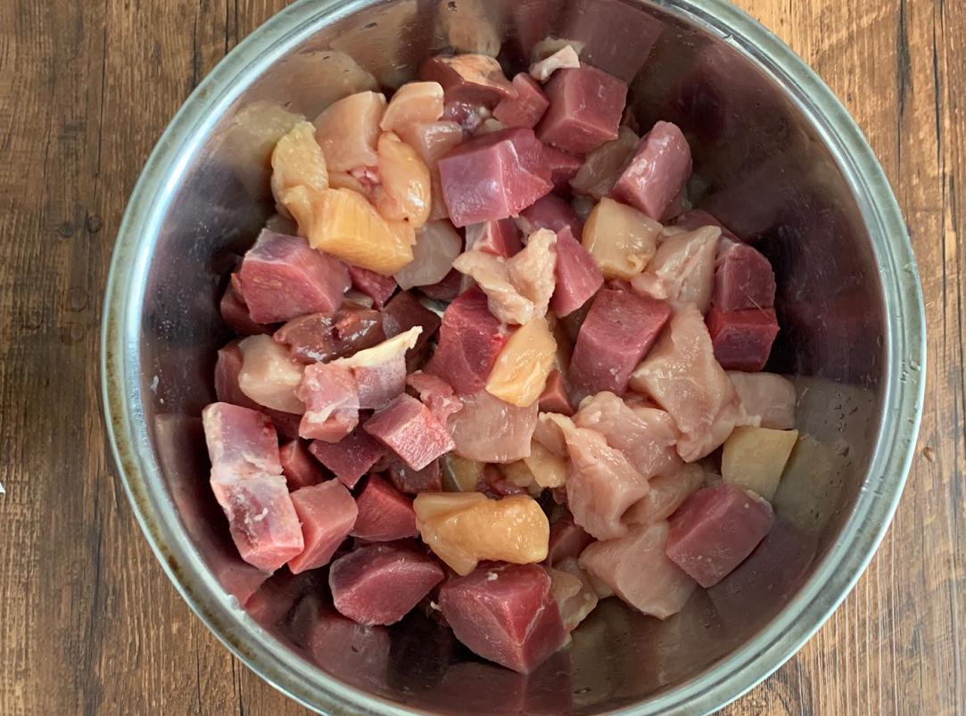 为什么养猫不能喂肉食,为什么说养猫不能喂肉