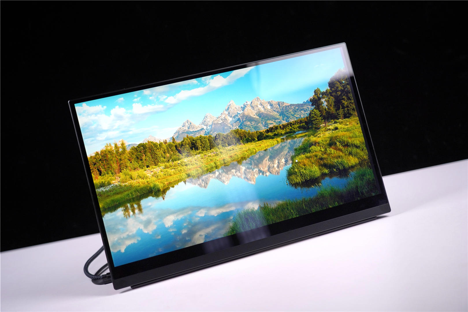 ehomewei便携显示屏怎么样,ehomewei便携显示器使用体验