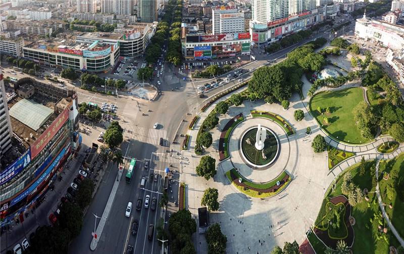 风风雨雨几十年,不停奋进和努力加上幸运,北海长成了参天大树