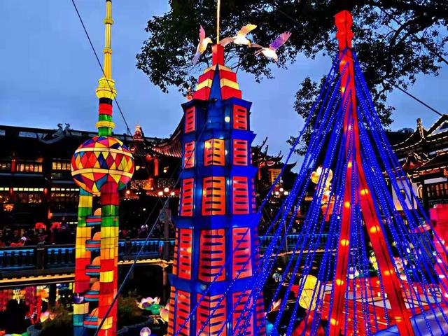 逛老庙看新貌知中华文脉,豫园灯会融入古与今上海味道