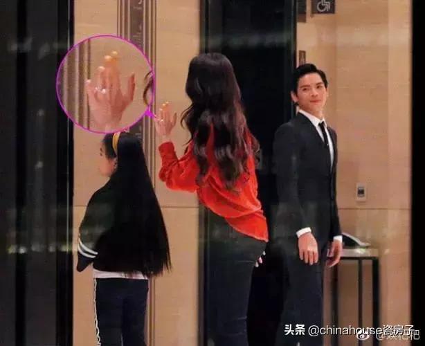 别琢磨怎么学郭碧婷秀钻戒了，在它面前“鸽子蛋”都会黯然失色！